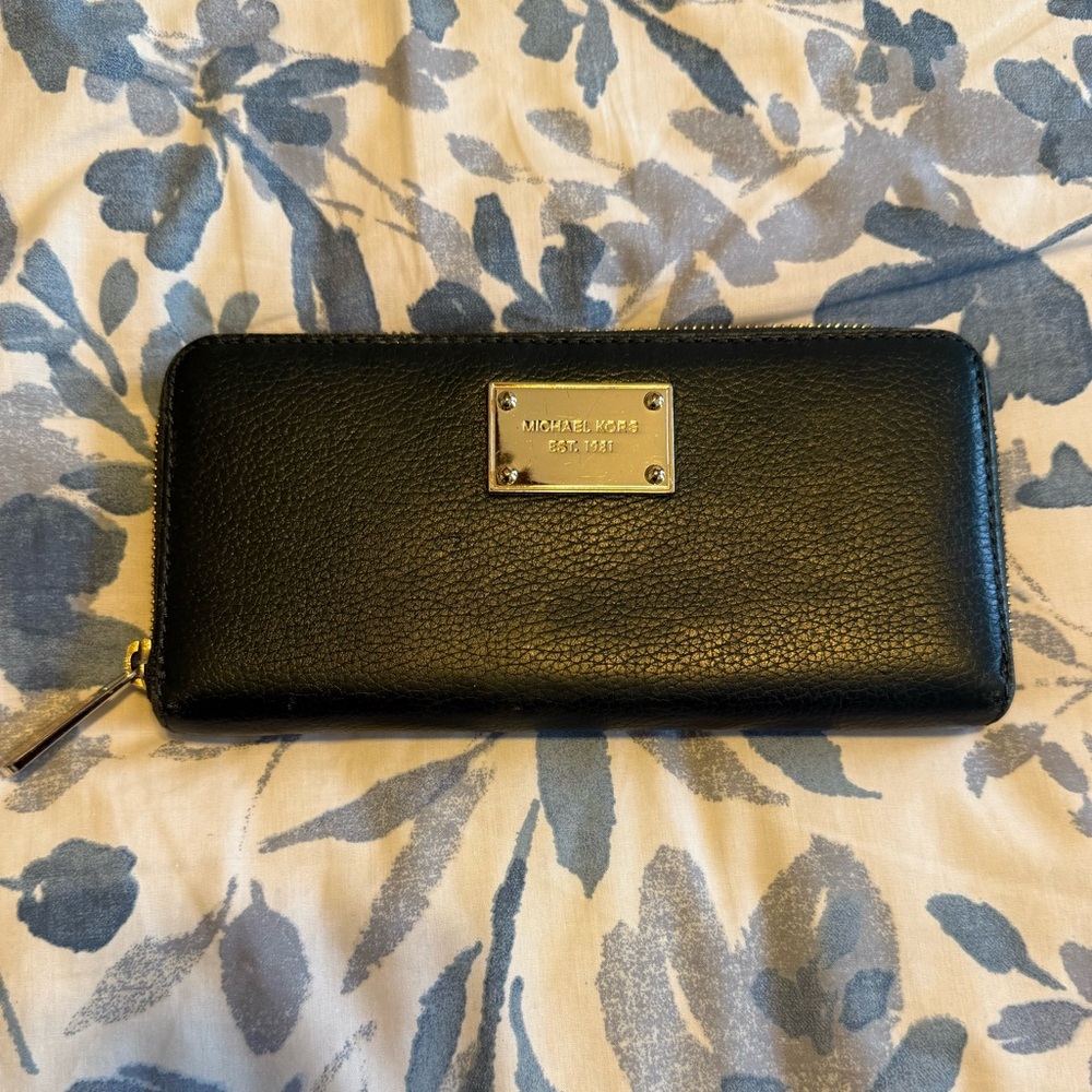 Michael Kors Hunter Green Zip-Around Wallet